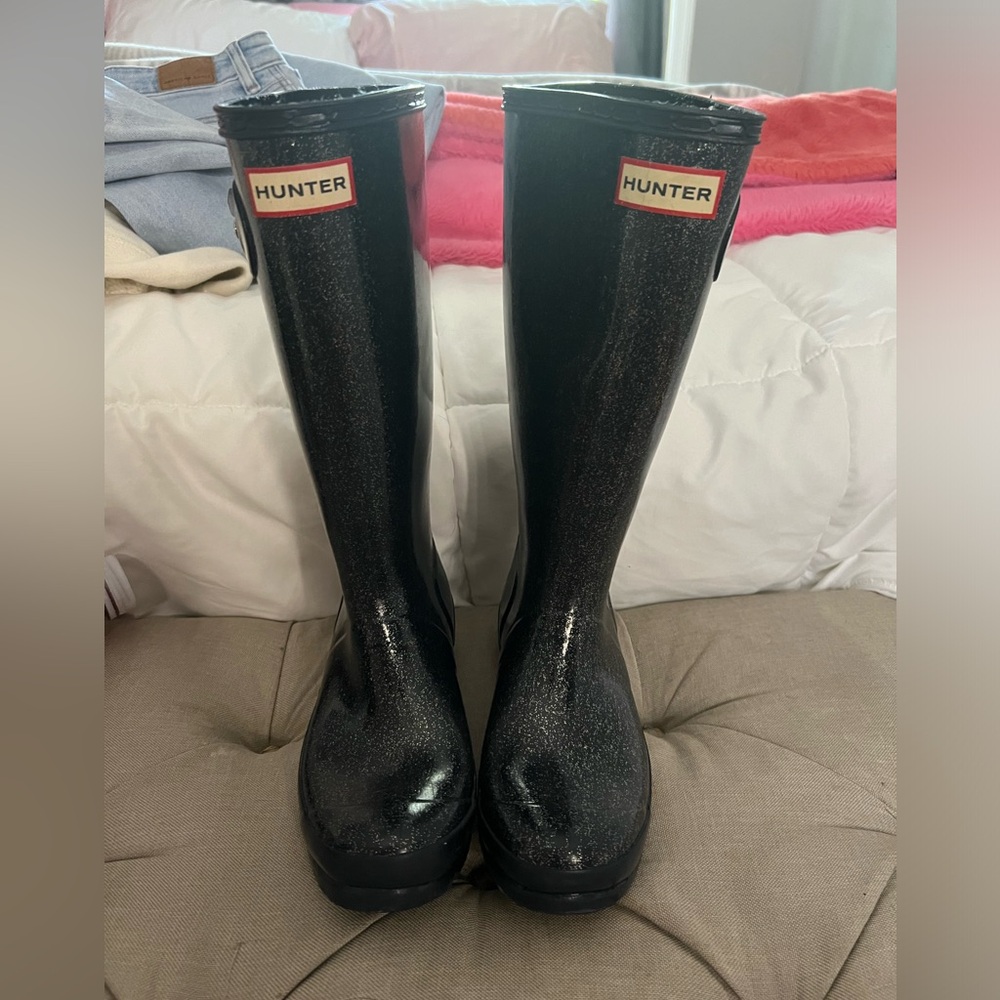 Hunter Boots women’s size 6 barley won good condition navy with silver sparkles